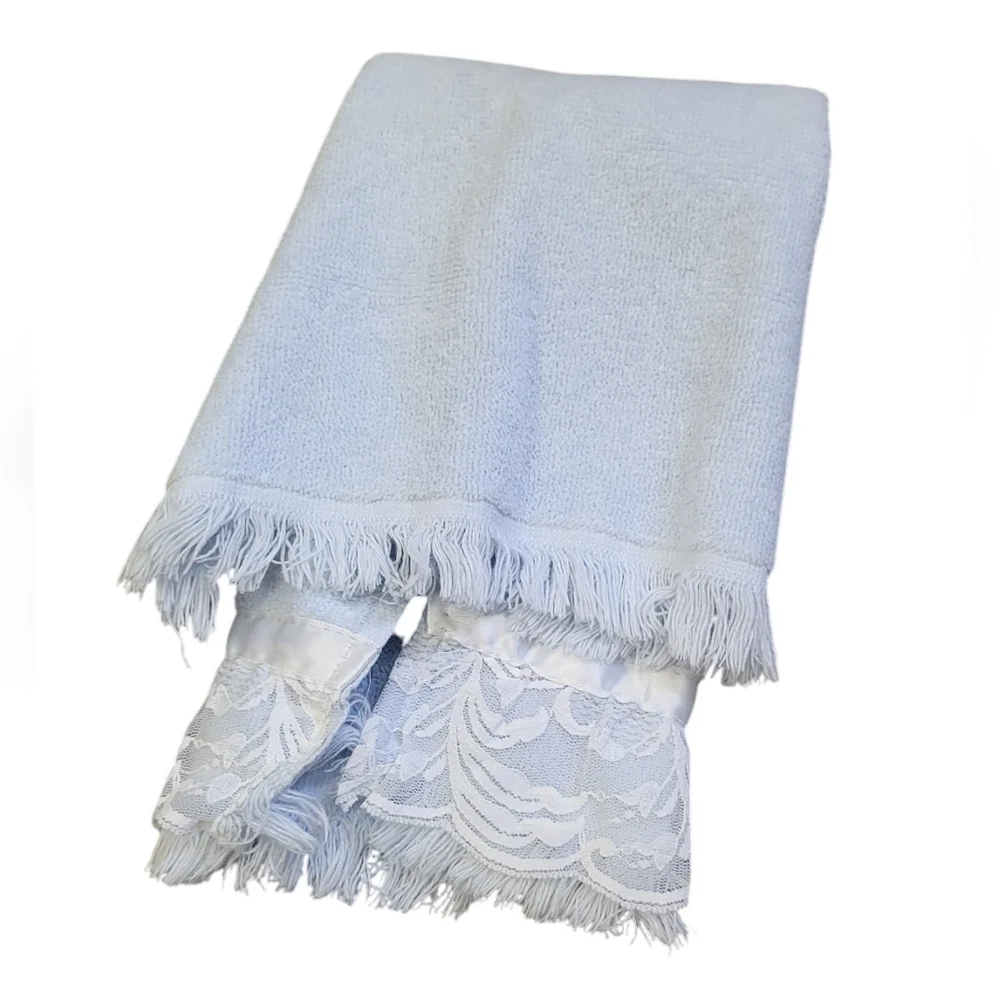 Vintage 1978 The Avanti Look Blue Bath Towel Floral Lace Bow